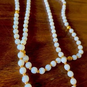 Gold/opaque necklace